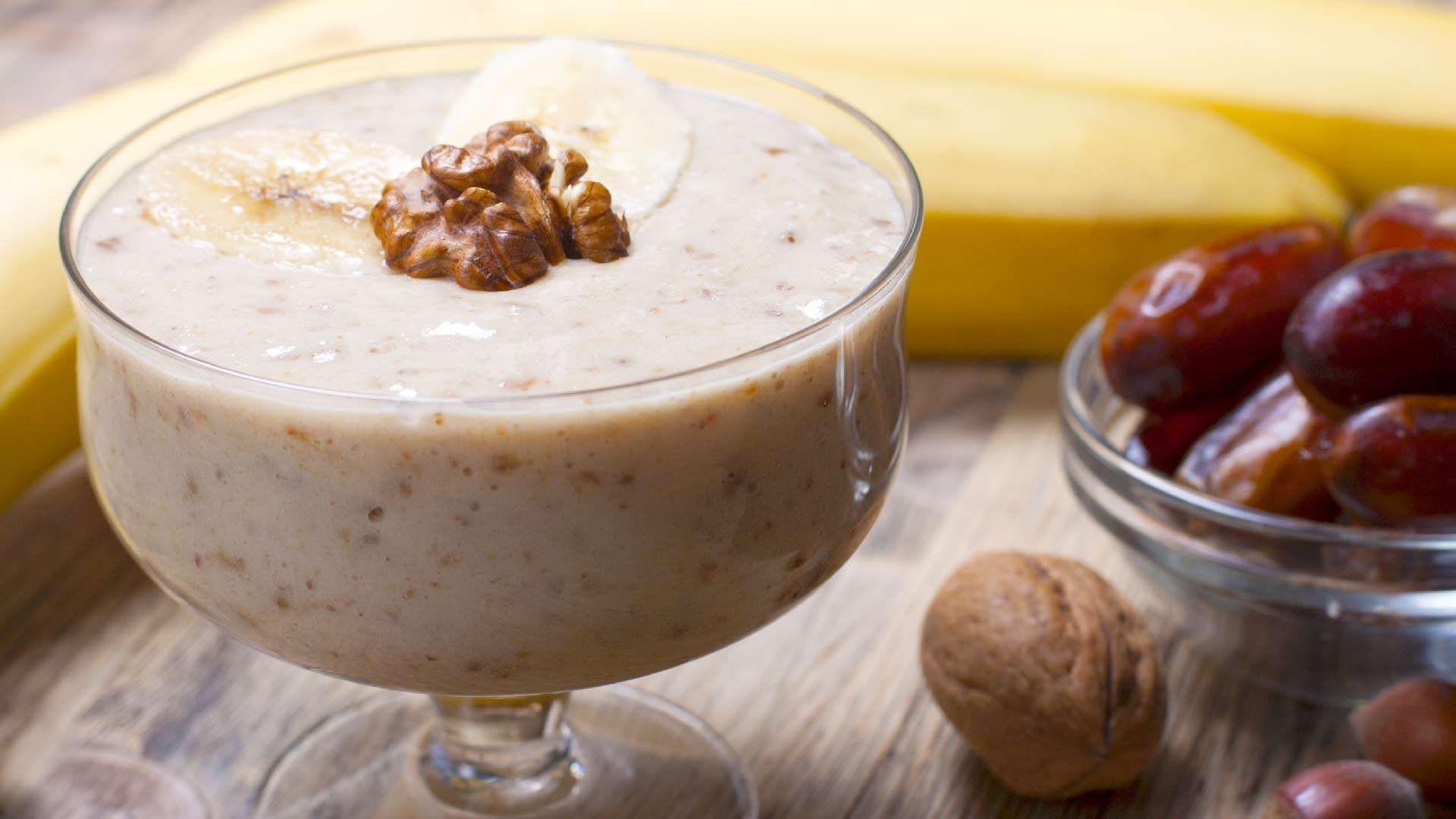Dates Banana Smoothie: Date Delight