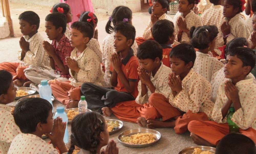 midday-meals-at-isha-vidhya