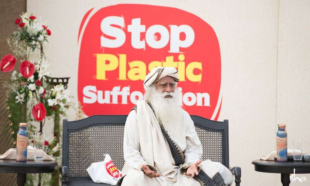Sadhguru offers actionable solutions to beat plastic pollution on World Environment Day (5 June 2018) in Delhi | Why We Need to Realize We Are Life