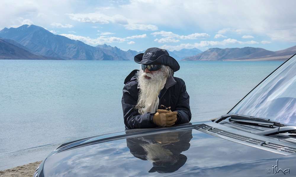 Sadhguru makes a quick stop on his way to the Border Security Force from Leh to Siachen on International Yoga Day | Living a Warrior’s Life