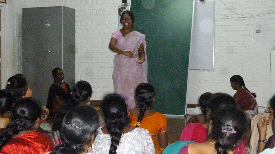 Teachers become trainers - Isha Vidhya