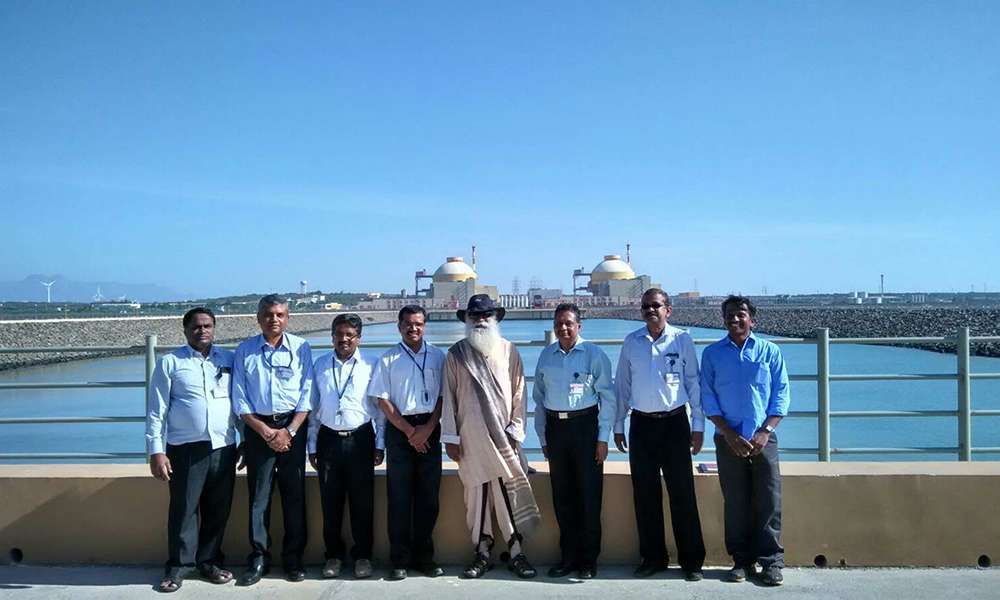 sadhguru-visits-kudankulam-nuclear-power-plant