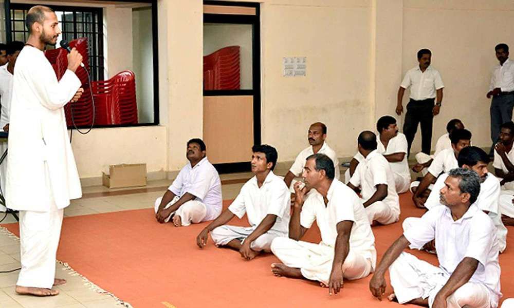 upa-yoga-session-in-trivandrum-central-jail