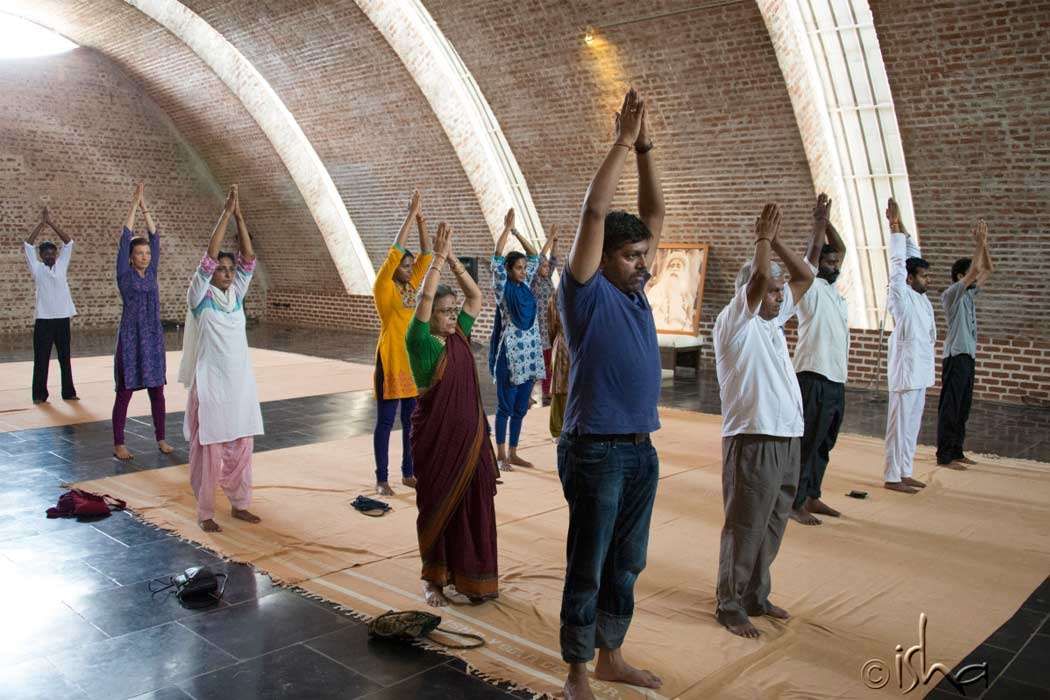 ஈஷாவில் இலவச உப-யோகா!, Ishavil ilavasa upa-yoga
