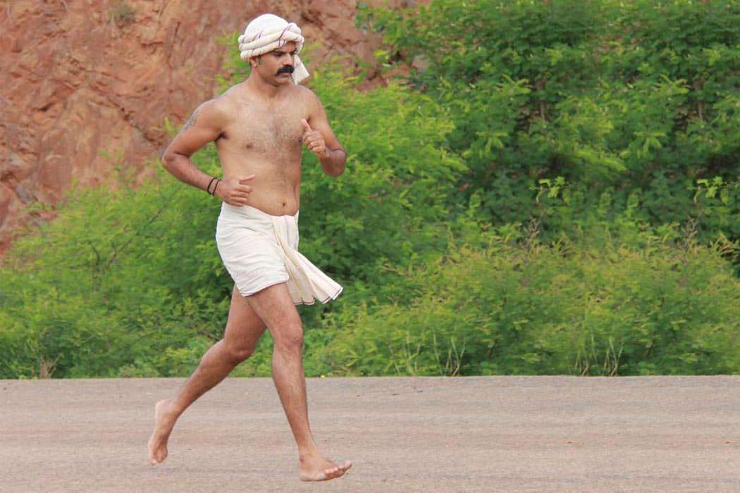 400 கி.மீட்டர்கள்... ஷூ அணியாத கால்கள்... ஈஷா வித்யாவிற்காக! , 400km shoe aniyatha kalgal isha vidhyavirkaga