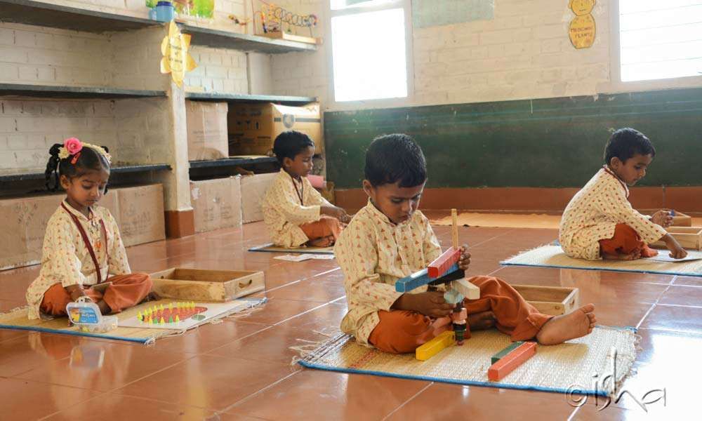 Isha Vidhya kindergarten students in activity