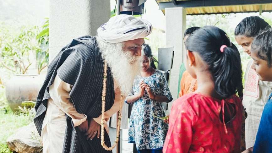 Sadhguru talking to children | How Do You Show Your Gratitude For Your Guru?