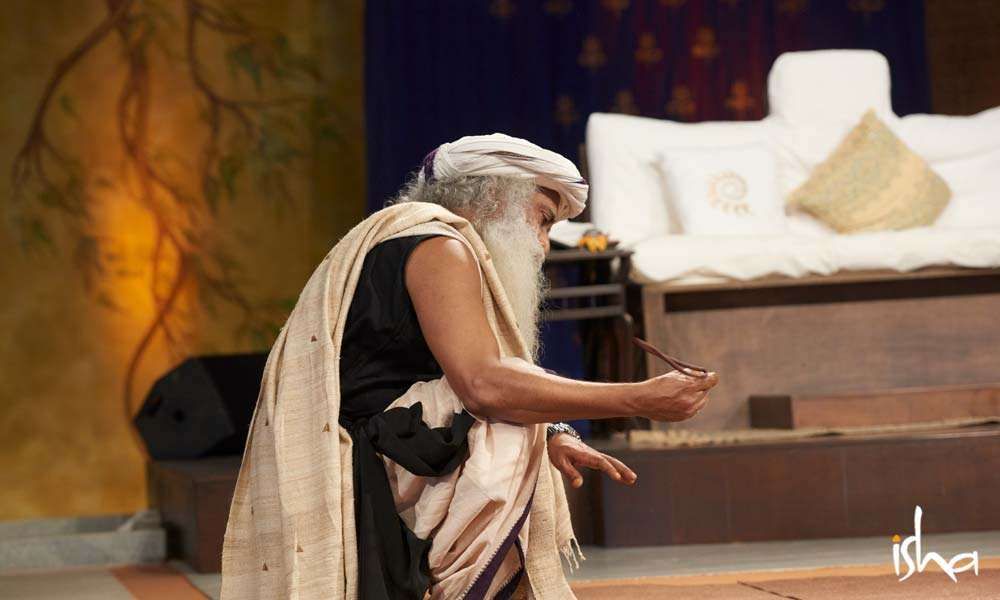 Sadhguru holding a Rudraksh during the Yogeshwar Linga Consecration, 2017 | Can Your Photo Be Used to Affect You Negatively? 