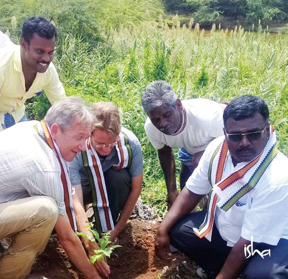 karthigai-photographer-with-a-green-thumb-planting-tree-with-foreigner