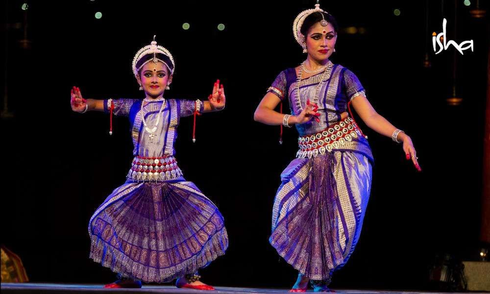 isha blog article | The Odissi Duet - A Mother-Daughter Connection