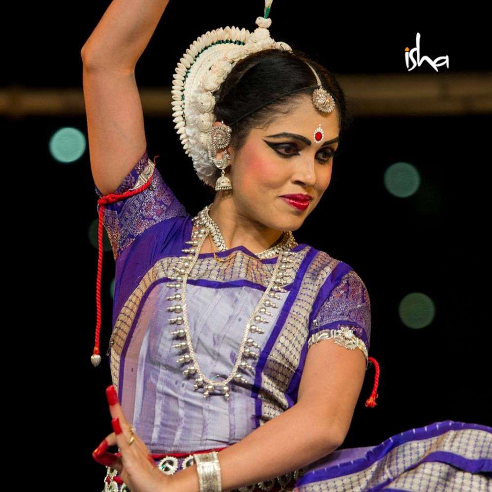 isha-blog-article-the-odissi-duet-a-mother-daughter-connection-pic2