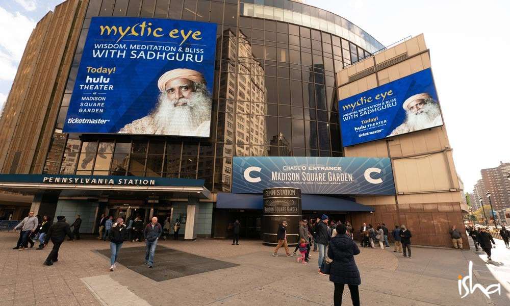 Isha Blog Article | Mysticism Takes Center Stage at Madison Square Garden