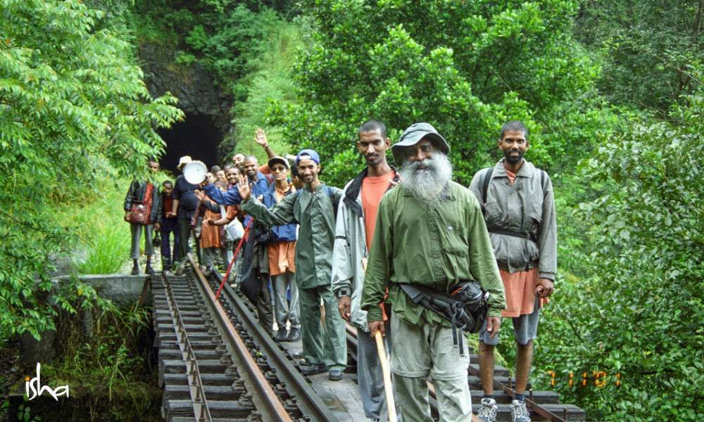 sadhguru-isha-blog-article-on-the-path-of-the-divine-sw-patanga-bramacharies-trip