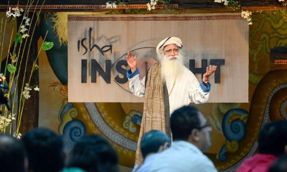 Sadhguru Wisdom Article | Leader Vs. Manager