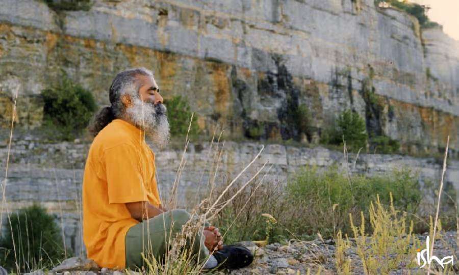 Sadhguru meditating