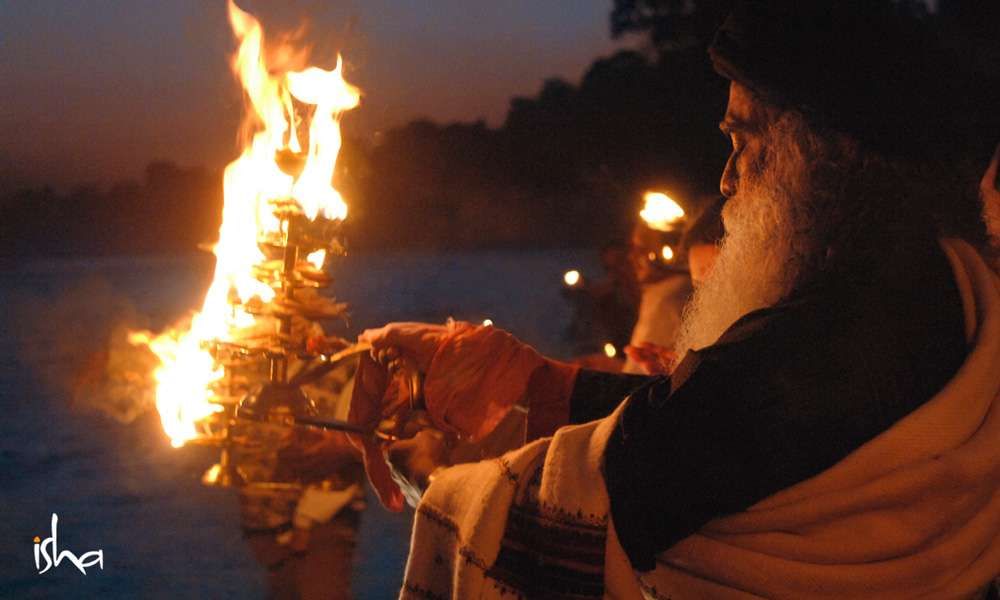 sadhguru performing fire ritual