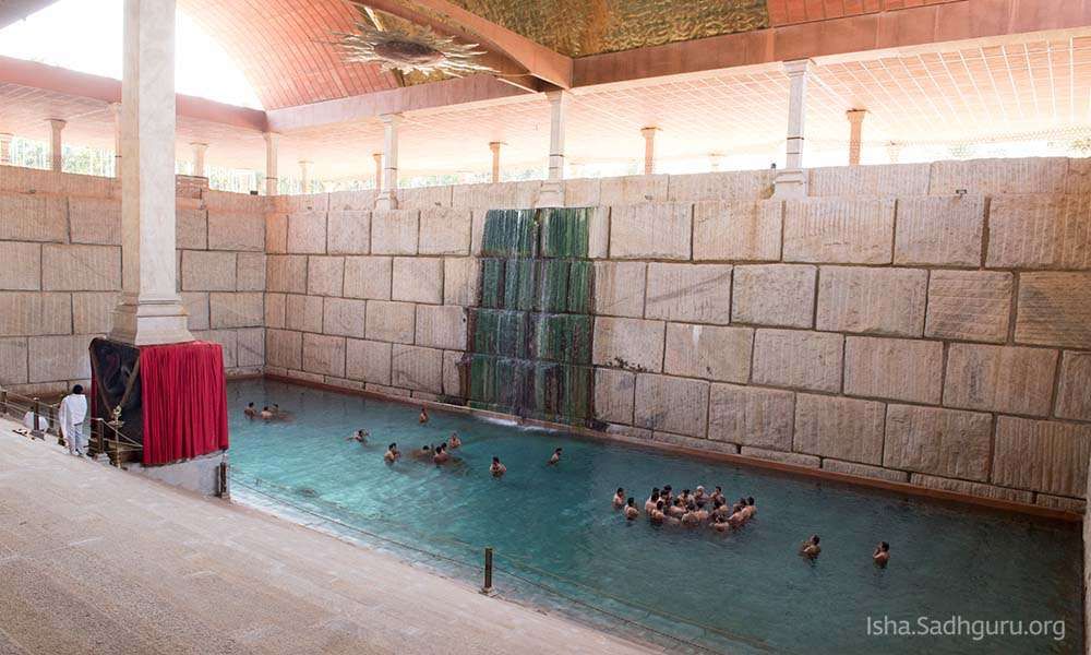 Suryakund: A pool of water with consecrated lingas surrounded by huge stone walls.