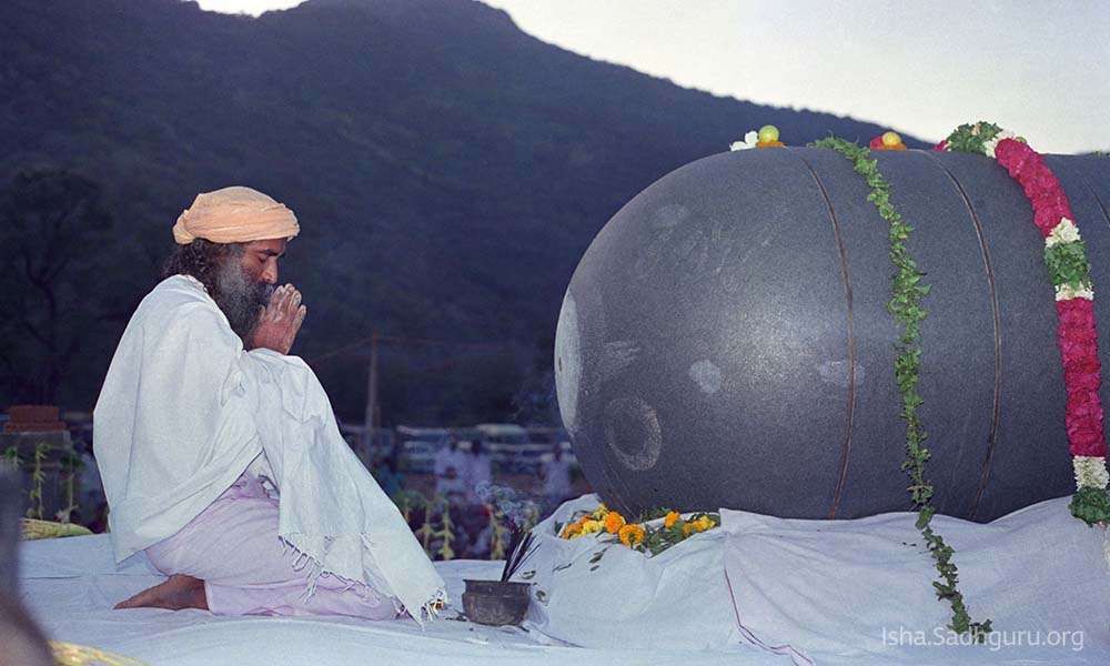 Sadhguru kneeling before Dhyanalinga during consecration.