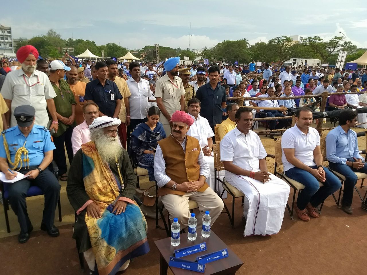 Rally For Rivers Sadhguru and Chief Guests Reaches the Venue Day 01 Coimbatore 04