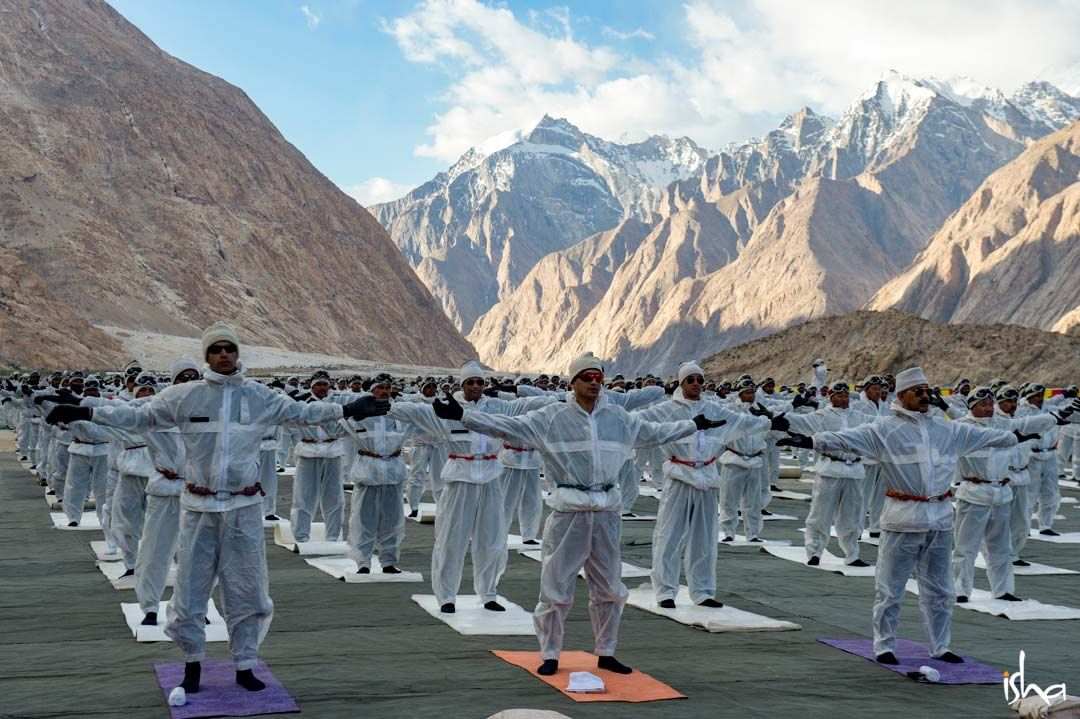 BSF soldiers doing Yogic practices at Siachen