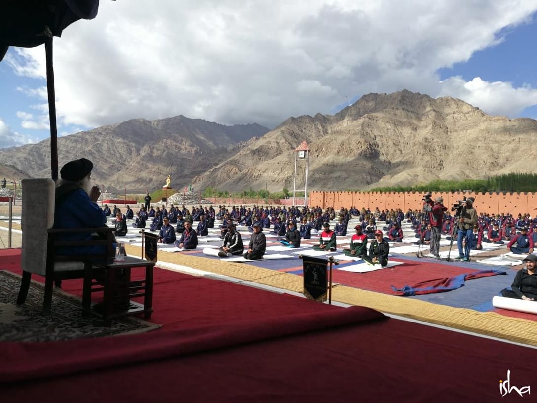 Sadhguru conducts a yoga session for the Indian Army soldiers at Leh