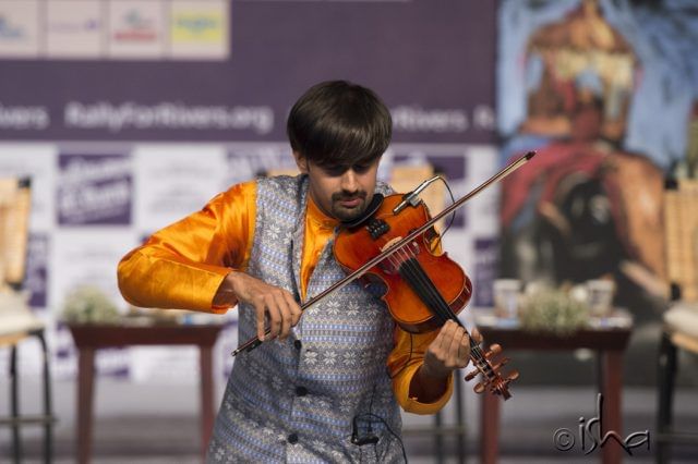 अनीश विद्याशंकर द्वारा एक फ्यूज़न वायलिन प्रदर्शन 