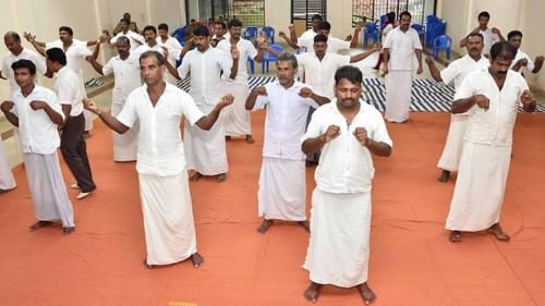 upa-yoga-session-in-trivandrum-central-jail-3