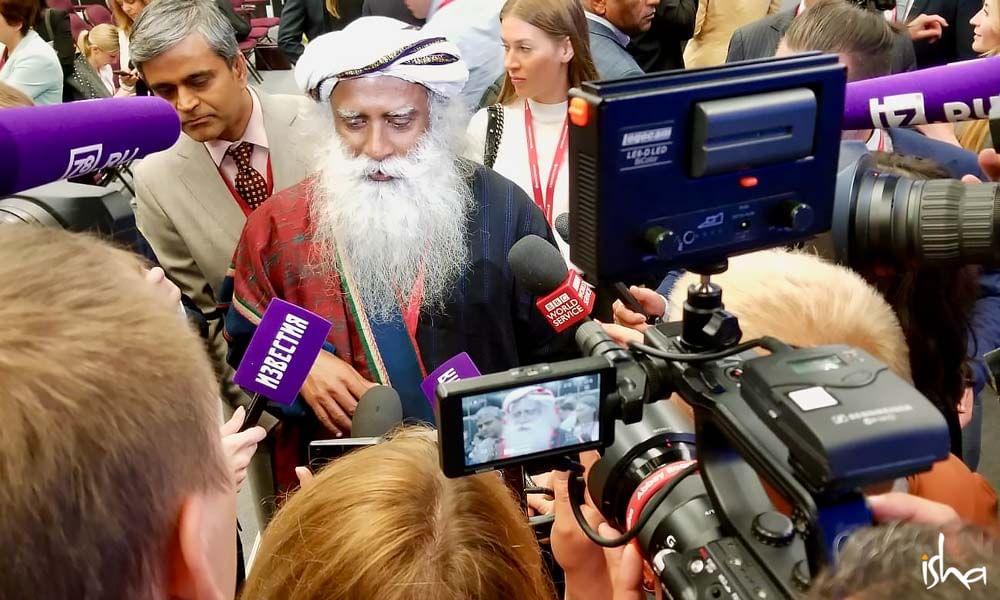 Sadhguru meets the press in Russia, May-June 2018