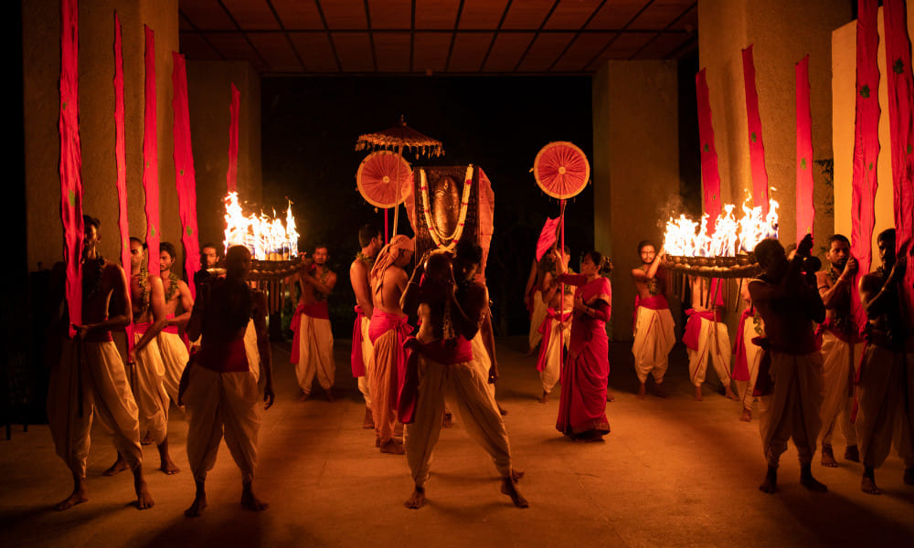 navarthri2018-ishayogacenter-day1-lingabhairavi-procession