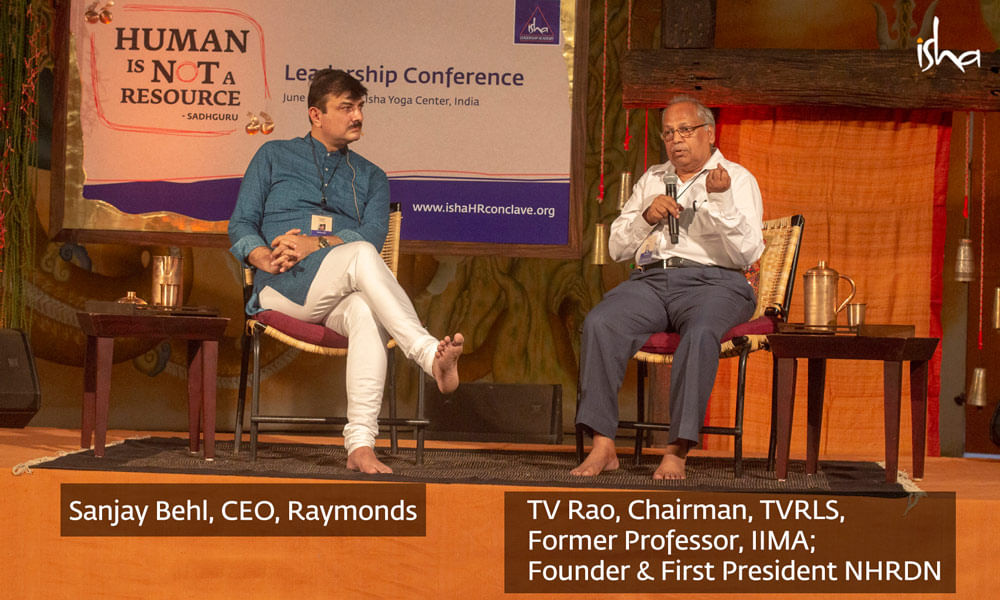 Sanjay-Behl-Left-TV-Rao-Right-making-leap-human-resource-boundless-possibility-isha-hr-conclave