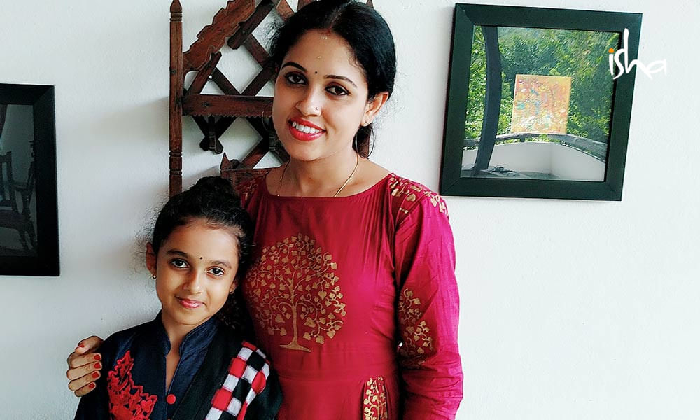 isha-blog-article-the-odissi-duet-a-mother-daughter-connection-pic3