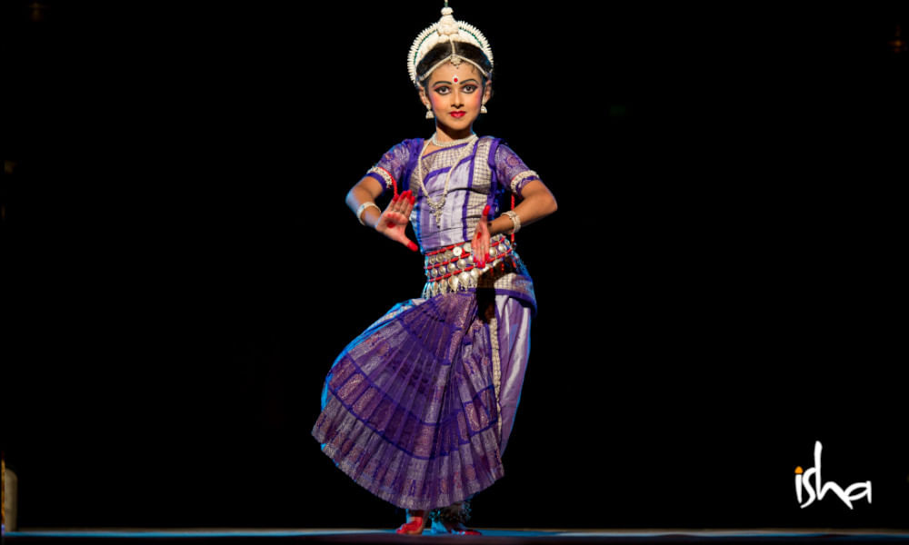 isha-blog-article-the-odissi-duet-a-mother-daughter-connection-pic6