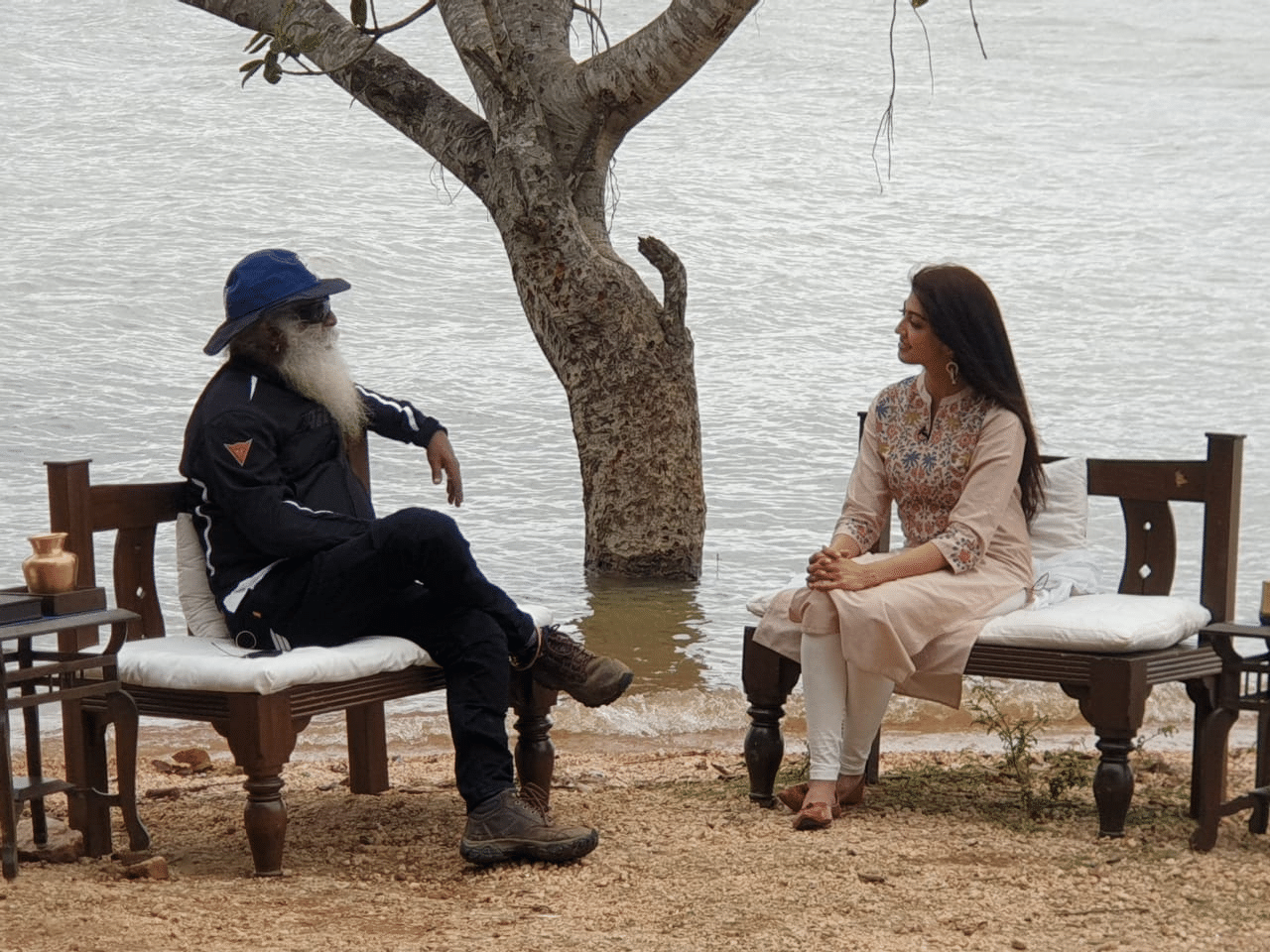 sadhguru-with-actress