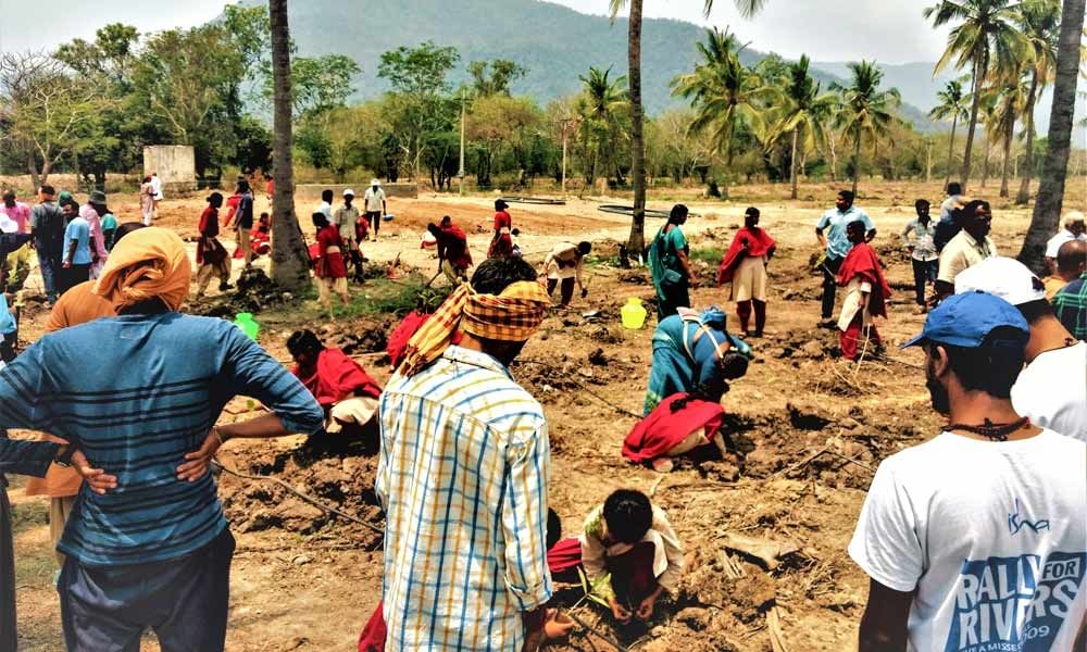 Nadi Veeras setting up a model farm according to the guidelines in the River Revitalization Draft Policy Recommendation 