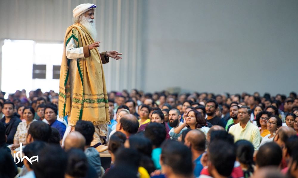 iecs-scientific-blog-feature-sadhguru-talking-to-ie-participants