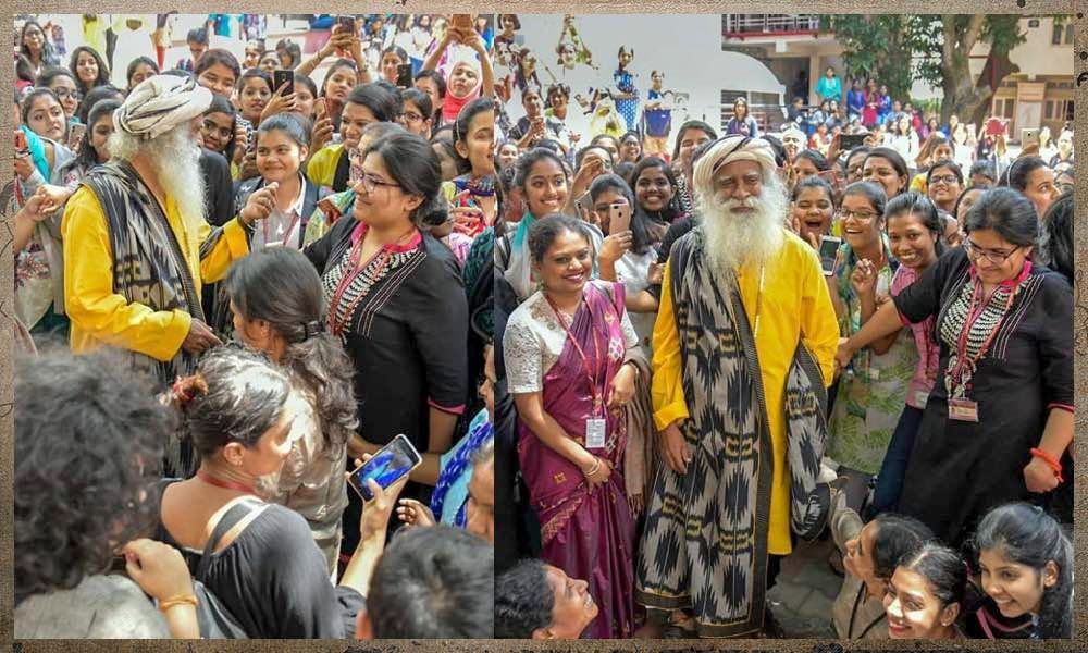 Sadhguru interacting with students of Mount Carmel College, Bengaluru after the Youth and Truth conversation