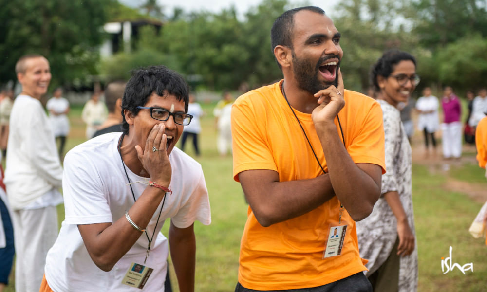 life-in-sadhanapada-when-sadhana-begins-to-catch-fire-ishablog-participants-laughing