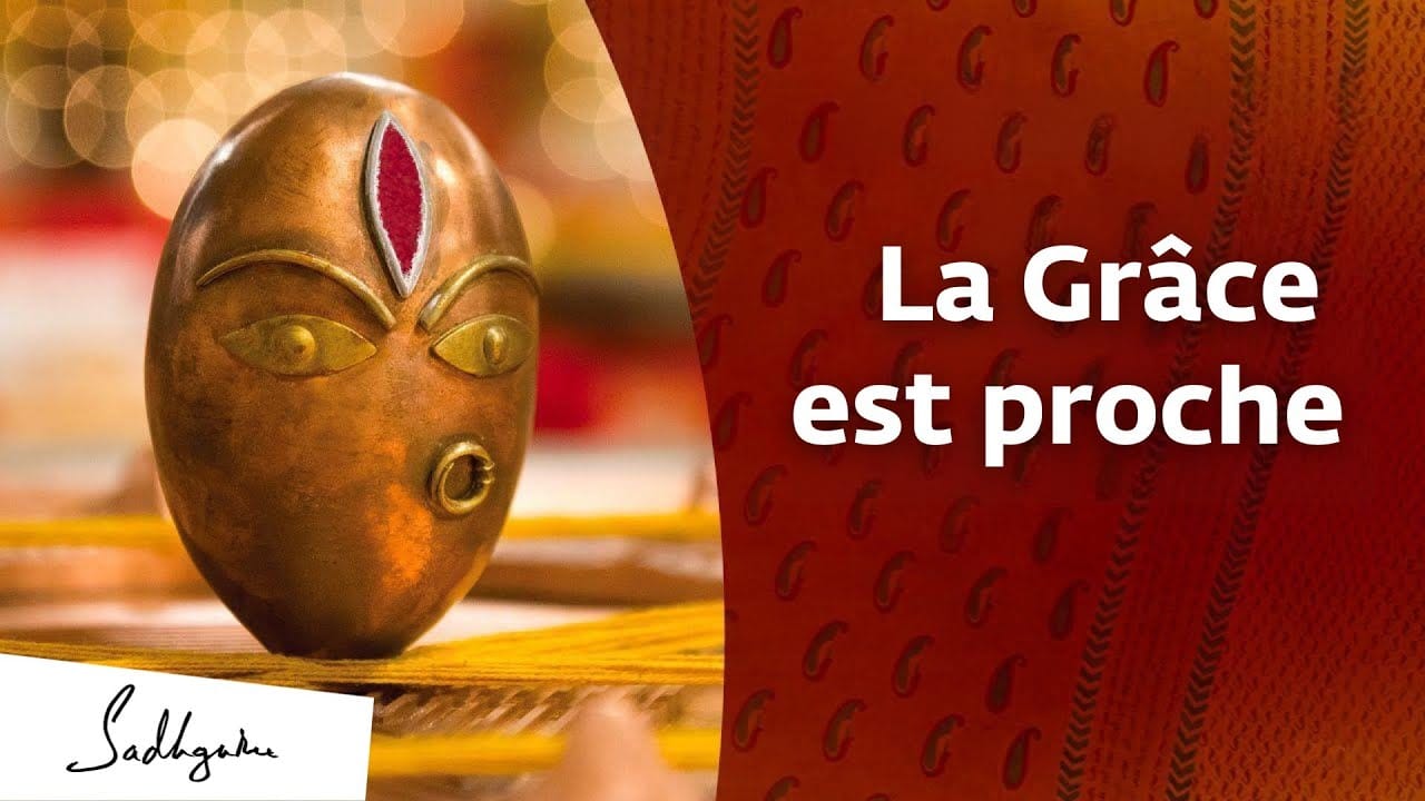 Achala Arpanam : une pratique puissante révélée par Sadhguru pour recevoir la Grâce de Devi
